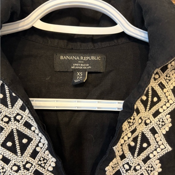 Banana Republic Black Linen Embroidered short sleeved top size XS - Picture 3 of 7